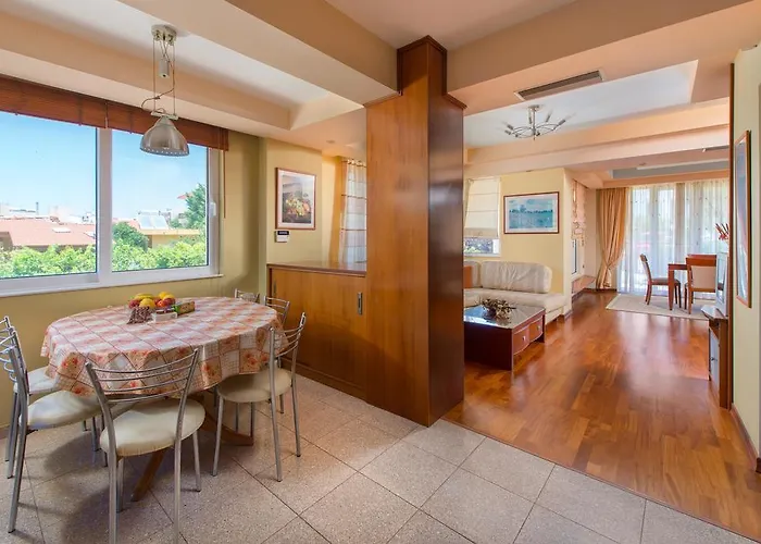 Rea Luxury 5 Bdrs With Swimming Pool