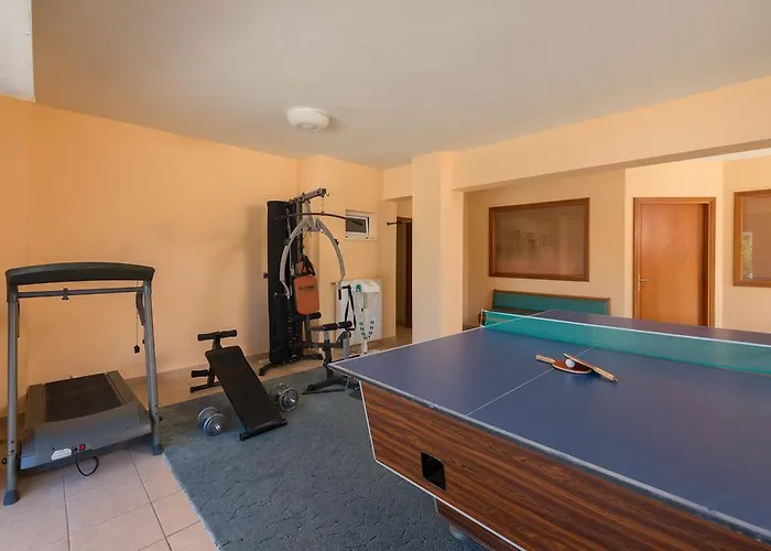 Rea Luxury 5 Bdrs With Swimming Pool * Kremastí