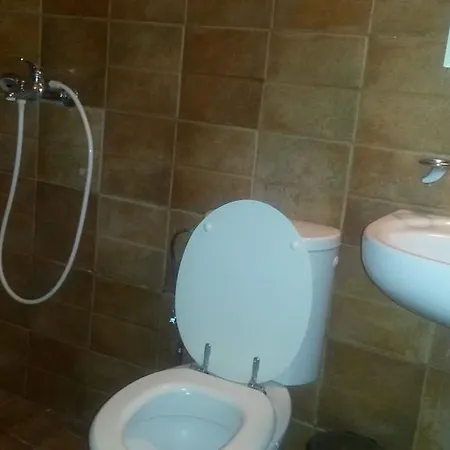 Rea Luxury 5 Bdrs With Swimming Pool וילה קרמסטי