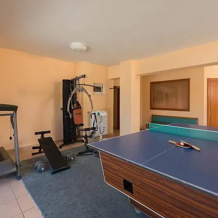 Rea Luxury 5 Bdrs With Swimming Pool * קרמסטי