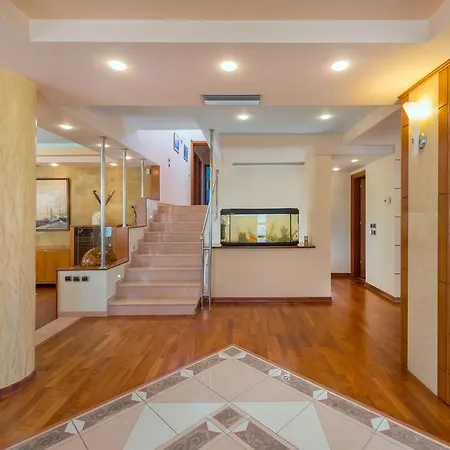 וילה Rea Luxury 5 Bdrs With Swimming Pool