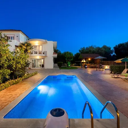 Вилла Rea Luxury 5 Bdrs With Swimming Pool Кремасти