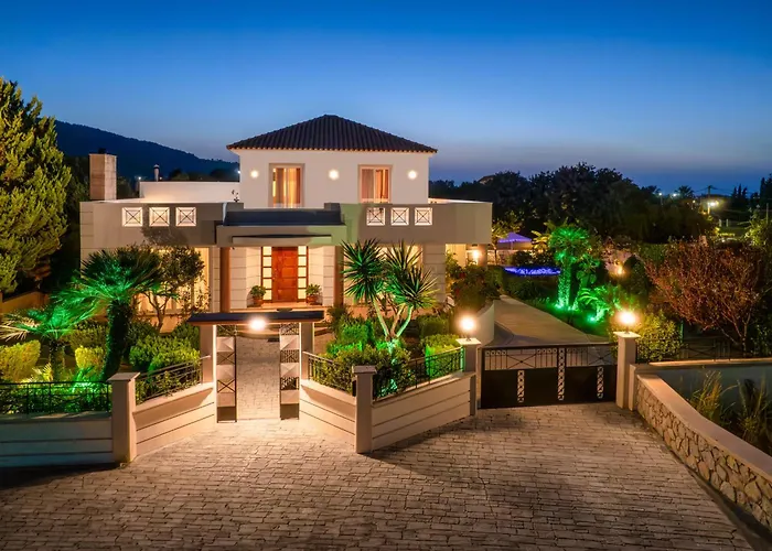 Rea Luxury 5 Bdrs With Swimming Pool * Кремасти