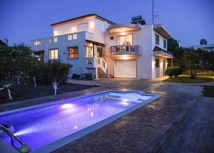 Rea Luxury 5 Bdrs With Swimming Pool Вилла *