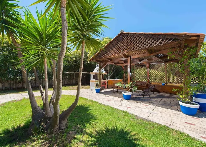 Rea Luxury 5 Bdrs With Swimming Pool * Кремасти