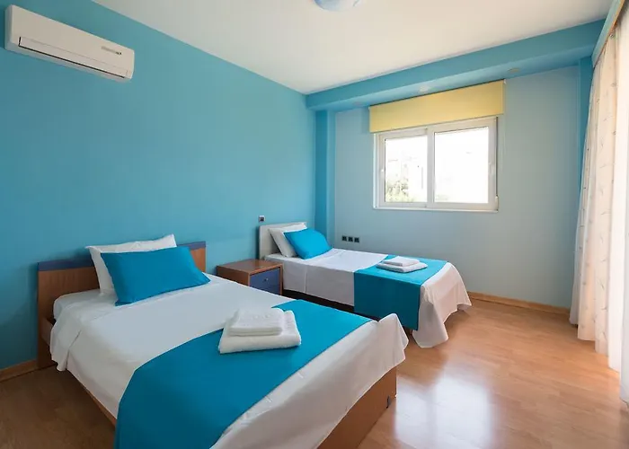 Вилла Rea Luxury 5 Bdrs With Swimming Pool Кремасти