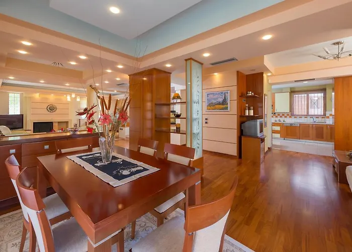 Вилла Rea Luxury 5 Bdrs With Swimming Pool *