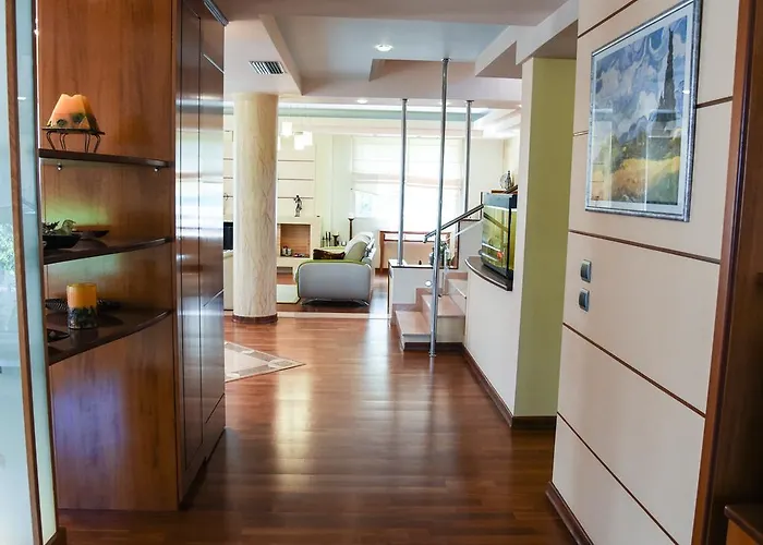 Rea Luxury 5 Bdrs With Swimming Pool