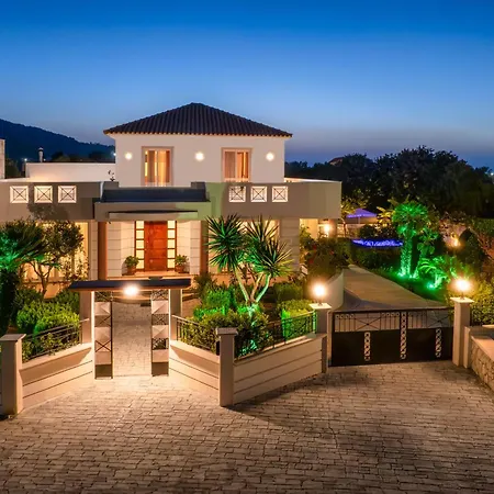 Rea Luxury 5 Bdrs With Swimming Pool * Kremastí