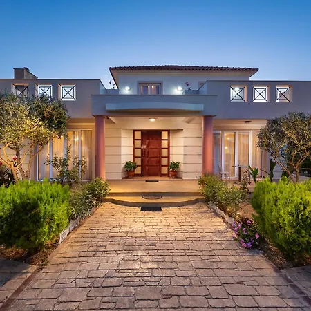 Rea Luxury 5 Bdrs With Swimming Pool Villa *