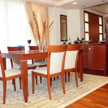 Rea Luxury 5 Bdrs With Swimming Pool Villa *