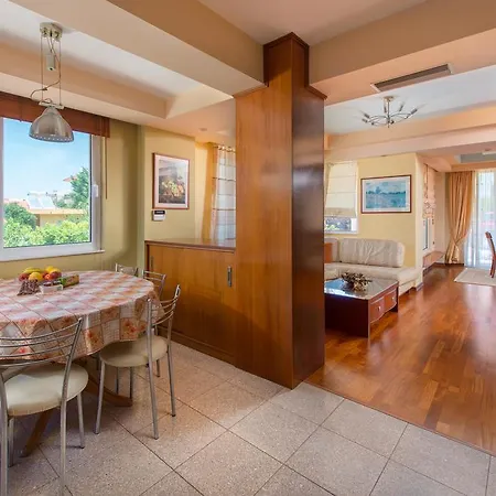 Rea Luxury 5 Bdrs With Swimming Pool