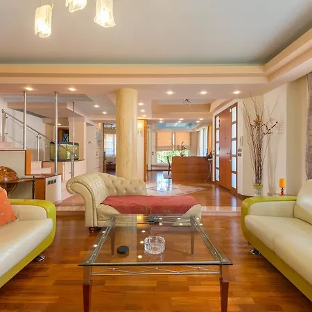 Villa Rea Luxury 5 Bdrs With Swimming Pool